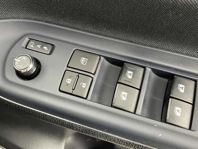 トヨタ ヴォクシー ハイブリッド ZS 煌Ⅱ 千葉県 2017(平29)年 5.3万km ホワイトパールクリスタルシャイン 禁煙車/Toyota Safety Sense/両側パワースライドドア/社外9インチナビ/・フルセグTV・Bluetooth・CD/DVD/社外10.1インチフリップダウンモニター/バックカメラ/ETC/横滑り防止装置/LEDヘッドライト/フォグランプ/純正16インチアルミ/プッシュスタート/スマートキー/スペアキー/社外フロアマット/純正ドアバイザー/ステアリングスイッチ