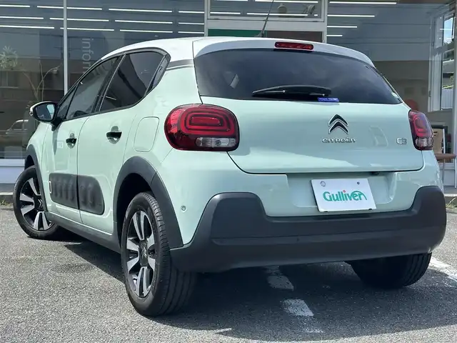 シトロエン Ｃ３ カラメルエディション 三重県 2020(令2)年 3.9万km ＬグリーンⅡ ワンオーナー  /ホワイトルーフ/♪アクティブセーフティブレーキ　/　・ディスタンスアラート/　・エマージェンシーブレーキ/　・インテリジェントエマージェンシーブレーキアシスト/♪クルーズコントロール/♪インチリジェントハイビーム/♪トラクションコントロール/♪パーキングセンサー/♪ブラインドスポットモニター/♪疲労検知システム/♪純正ディスプレイオーディオ/　・AppleCarplay・AndroidAuto/　・Bluetooth・USB・ミラーリンク/♪バックカメラ/♪スマートキーx2/♪プッシュスタート/♪ハーフレザーシート/♪革巻ステアリング/♪ステアリングスイッチ/♪ヘッドライト/♪フォグライト/♪オートライト/♪オートリトラクタブルミラー/♪ウィンカーミラー/♪ドライブレコーダー/♪ETC/♪フロアマット/♪トノカバー/♪スペアタイヤ/♪車線逸脱防止機能/♪サイド/カーテンエアバック/♪ライトレベリング