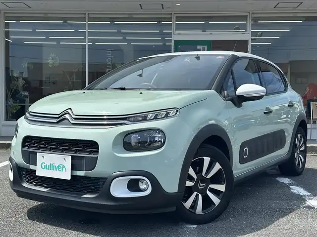 シトロエン Ｃ３ カラメルエディション 三重県 2020(令2)年 3.9万km ＬグリーンⅡ ワンオーナー  /ホワイトルーフ/♪アクティブセーフティブレーキ　/　・ディスタンスアラート/　・エマージェンシーブレーキ/　・インテリジェントエマージェンシーブレーキアシスト/♪クルーズコントロール/♪インチリジェントハイビーム/♪トラクションコントロール/♪パーキングセンサー/♪ブラインドスポットモニター/♪疲労検知システム/♪純正ディスプレイオーディオ/　・AppleCarplay・AndroidAuto/　・Bluetooth・USB・ミラーリンク/♪バックカメラ/♪スマートキーx2/♪プッシュスタート/♪ハーフレザーシート/♪革巻ステアリング/♪ステアリングスイッチ/♪ヘッドライト/♪フォグライト/♪オートライト/♪オートリトラクタブルミラー/♪ウィンカーミラー/♪ドライブレコーダー/♪ETC/♪フロアマット/♪トノカバー/♪スペアタイヤ/♪車線逸脱防止機能/♪サイド/カーテンエアバック/♪ライトレベリング