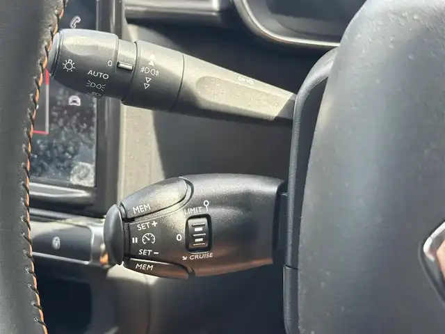 シトロエン Ｃ３ カラメルエディション 三重県 2020(令2)年 3.9万km ＬグリーンⅡ ワンオーナー  /ホワイトルーフ/♪アクティブセーフティブレーキ　/　・ディスタンスアラート/　・エマージェンシーブレーキ/　・インテリジェントエマージェンシーブレーキアシスト/♪クルーズコントロール/♪インチリジェントハイビーム/♪トラクションコントロール/♪パーキングセンサー/♪ブラインドスポットモニター/♪疲労検知システム/♪純正ディスプレイオーディオ/　・AppleCarplay・AndroidAuto/　・Bluetooth・USB・ミラーリンク/♪バックカメラ/♪スマートキーx2/♪プッシュスタート/♪ハーフレザーシート/♪革巻ステアリング/♪ステアリングスイッチ/♪ヘッドライト/♪フォグライト/♪オートライト/♪オートリトラクタブルミラー/♪ウィンカーミラー/♪ドライブレコーダー/♪ETC/♪フロアマット/♪トノカバー/♪スペアタイヤ/♪車線逸脱防止機能/♪サイド/カーテンエアバック/♪ライトレベリング