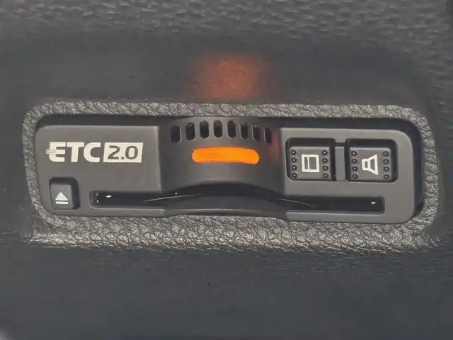 ホンダ シビック ハッチバック 宮城県 2020(令2)年 5.4万km プラチナホワイトパール ホンダセンシング/●衝突軽減ブレーキ〈CMBS〉/●歩行者事故低減ステアリング/●路外逸脱抑制機能/●渋滞追従機能付ACC〈アダプティブ・クルーズ・コントロール〉/●LKAS〈車線維持支援システム〉/●先行車発進お知らせ機能/●オートハイビーム/●標識認識機能/純正ナビ（VXM-204VFi）/・CD/DVD/・Bluetooth/・フルセグTV/バックカメラ/ビルトインETC2.0/ドライブレコーダー/ハーフレザーシート/シートヒーター/革巻きステアリング/ステアリングスイッチ/パドルシフト/電動パーキングブレーキ/ブレーキホールド/LEDヘッドランプ/フォグランプ/オートライト/スマートキー＆プッシュスタート/スペアキー1本/電動格納ミラー/純正18インチAW/純正フロアマット/W/サイド/カーテンエアバッグ