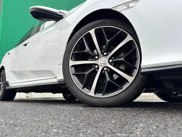 ホンダ シビック ハッチバック 宮城県 2020(令2)年 5.4万km プラチナホワイトパール ホンダセンシング/●衝突軽減ブレーキ〈CMBS〉/●歩行者事故低減ステアリング/●路外逸脱抑制機能/●渋滞追従機能付ACC〈アダプティブ・クルーズ・コントロール〉/●LKAS〈車線維持支援システム〉/●先行車発進お知らせ機能/●オートハイビーム/●標識認識機能/純正ナビ（VXM-204VFi）/・CD/DVD/・Bluetooth/・フルセグTV/バックカメラ/ビルトインETC2.0/ドライブレコーダー/ハーフレザーシート/シートヒーター/革巻きステアリング/ステアリングスイッチ/パドルシフト/電動パーキングブレーキ/ブレーキホールド/LEDヘッドランプ/フォグランプ/オートライト/スマートキー＆プッシュスタート/スペアキー1本/電動格納ミラー/純正18インチAW/純正フロアマット/W/サイド/カーテンエアバッグ