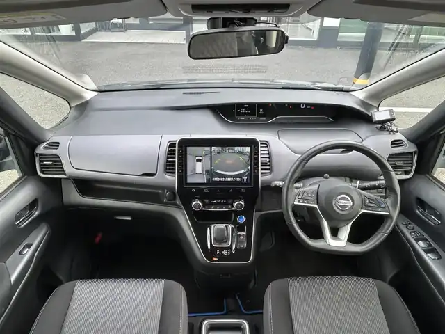 日産 セレナ e－パワー ハイウェイスター V 佐賀県 2020(令2)年 5.5万km ダークメタルグレー 7人乗り/プロパイロット/エマージェンシーブレーキ/インテリジェントクルーズコントロール/車線逸脱警報/車線逸脱防止支援/側方支援/後側方支援/前後ソナー/パーキングアシスト/純正10型SDナビ/・アラウンドビューカメラ/・フルセグTV/BT/CD/DVD/後席モニター/両側パワースライドドア/純正15インチAW/純正前方ドラレコ(DJ4－D)/社外後付け後方ドラレコ/レーダー探知機(CSD-610FHR)/LEDヘッドライト/オートライト/ETC/電動パーキングスイッチ/スペアキー×１/取扱説明書/保証書