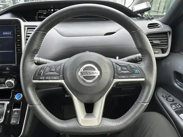 日産 セレナ e－パワー ハイウェイスター V 佐賀県 2020(令2)年 5.5万km ダークメタルグレー 7人乗り/プロパイロット/エマージェンシーブレーキ/インテリジェントクルーズコントロール/車線逸脱警報/車線逸脱防止支援/側方支援/後側方支援/前後ソナー/パーキングアシスト/純正10型SDナビ/・アラウンドビューカメラ/・フルセグTV/BT/CD/DVD/後席モニター/両側パワースライドドア/純正15インチAW/純正前方ドラレコ(DJ4－D)/社外後付け後方ドラレコ/レーダー探知機(CSD-610FHR)/LEDヘッドライト/オートライト/ETC/電動パーキングスイッチ/スペアキー×１/取扱説明書/保証書