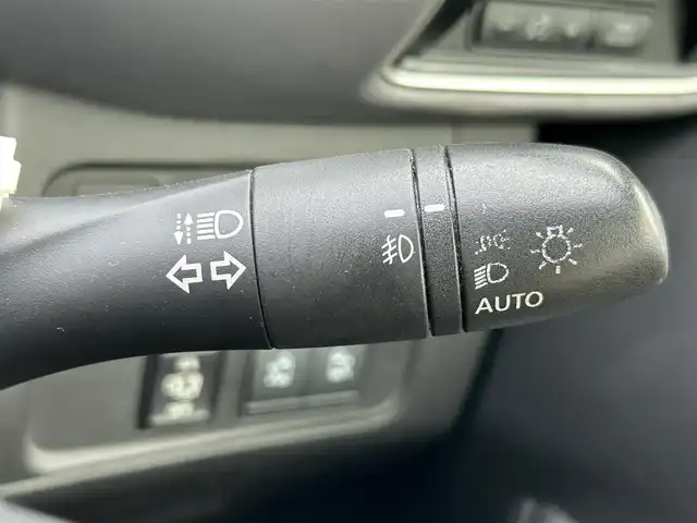 日産 セレナ e－パワー ハイウェイスター V 佐賀県 2020(令2)年 5.5万km ダークメタルグレー 7人乗り/プロパイロット/エマージェンシーブレーキ/インテリジェントクルーズコントロール/車線逸脱警報/車線逸脱防止支援/側方支援/後側方支援/前後ソナー/パーキングアシスト/純正10型SDナビ/・アラウンドビューカメラ/・フルセグTV/BT/CD/DVD/後席モニター/両側パワースライドドア/純正15インチAW/純正前方ドラレコ(DJ4－D)/社外後付け後方ドラレコ/レーダー探知機(CSD-610FHR)/LEDヘッドライト/オートライト/ETC/電動パーキングスイッチ/スペアキー×１/取扱説明書/保証書