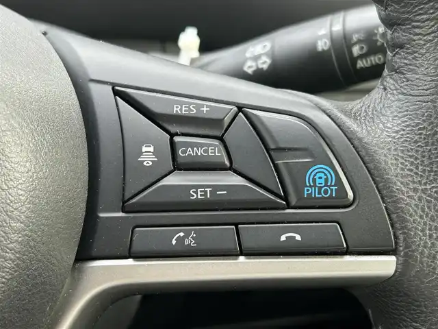 日産 セレナ e－パワー ハイウェイスター V 佐賀県 2020(令2)年 5.5万km ダークメタルグレー 7人乗り/プロパイロット/エマージェンシーブレーキ/インテリジェントクルーズコントロール/車線逸脱警報/車線逸脱防止支援/側方支援/後側方支援/前後ソナー/パーキングアシスト/純正10型SDナビ/・アラウンドビューカメラ/・フルセグTV/BT/CD/DVD/後席モニター/両側パワースライドドア/純正15インチAW/純正前方ドラレコ(DJ4－D)/社外後付け後方ドラレコ/レーダー探知機(CSD-610FHR)/LEDヘッドライト/オートライト/ETC/電動パーキングスイッチ/スペアキー×１/取扱説明書/保証書