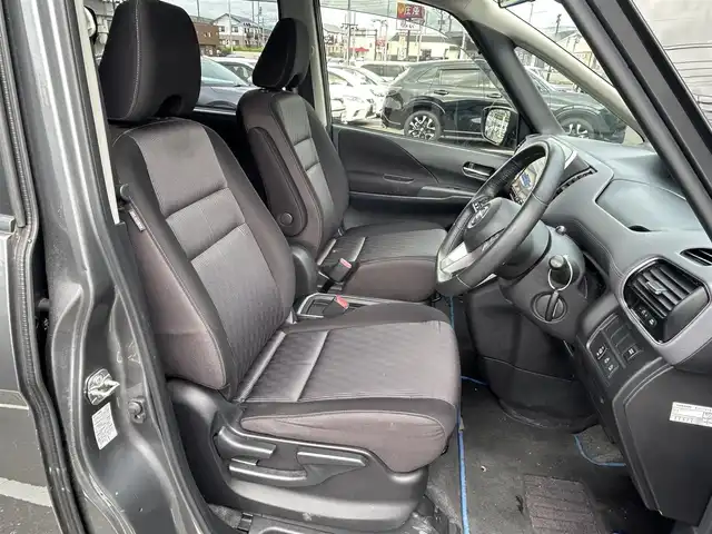 日産 セレナ e－パワー ハイウェイスター V 佐賀県 2020(令2)年 5.5万km ダークメタルグレー 7人乗り/プロパイロット/エマージェンシーブレーキ/インテリジェントクルーズコントロール/車線逸脱警報/車線逸脱防止支援/側方支援/後側方支援/前後ソナー/パーキングアシスト/純正10型SDナビ/・アラウンドビューカメラ/・フルセグTV/BT/CD/DVD/後席モニター/両側パワースライドドア/純正15インチAW/純正前方ドラレコ(DJ4－D)/社外後付け後方ドラレコ/レーダー探知機(CSD-610FHR)/LEDヘッドライト/オートライト/ETC/電動パーキングスイッチ/スペアキー×１/取扱説明書/保証書