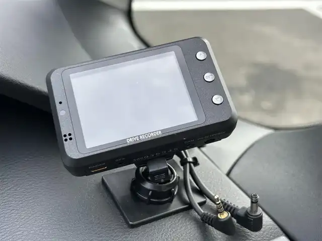 日産 セレナ e－パワー ハイウェイスター V 佐賀県 2020(令2)年 5.5万km ダークメタルグレー 7人乗り/プロパイロット/エマージェンシーブレーキ/インテリジェントクルーズコントロール/車線逸脱警報/車線逸脱防止支援/側方支援/後側方支援/前後ソナー/パーキングアシスト/純正10型SDナビ/・アラウンドビューカメラ/・フルセグTV/BT/CD/DVD/後席モニター/両側パワースライドドア/純正15インチAW/純正前方ドラレコ(DJ4－D)/社外後付け後方ドラレコ/レーダー探知機(CSD-610FHR)/LEDヘッドライト/オートライト/ETC/電動パーキングスイッチ/スペアキー×１/取扱説明書/保証書