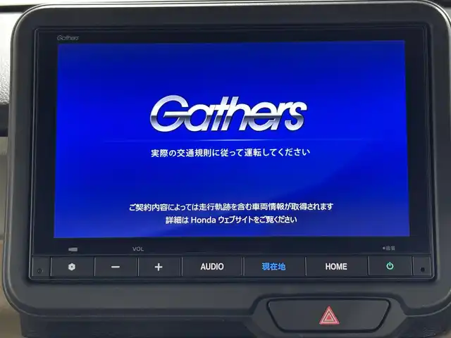 ホンダ Ｎ ＢＯＸ 佐賀県 2025(令7)年 0.3万km プラチナホワイトパール ディーラー純正8インチナビ/＜BT/UCB/FM/AM＞/バックカメラ/フルセグTV/両側パワースライドドア/ETC/純正ドライブレコーダー/電動パーキングブレーキ/シートヒーター/ホンダセンシング/●衝突軽減ブレーキ（CMBS）/●先行車発進お知らせ機能/●歩行者事故低減ステアリング/●路外逸脱抑制機能/●標識認識機能/●渋滞追従機能付アダプティブクルーズコントロール（ACC）/●車線維持支援システム（LKAS）/●誤発進抑制機能/●後方誤発進抑制機能/●近距離衝突軽減ブレーキ/●急アクセル抑制機能/●パーキングセンサーシステム/●オートハイビーム