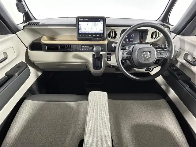 ホンダ Ｎ ＢＯＸ 佐賀県 2025(令7)年 0.3万km プラチナホワイトパール ディーラー純正8インチナビ/＜BT/UCB/FM/AM＞/バックカメラ/フルセグTV/両側パワースライドドア/ETC/純正ドライブレコーダー/電動パーキングブレーキ/シートヒーター/ホンダセンシング/●衝突軽減ブレーキ（CMBS）/●先行車発進お知らせ機能/●歩行者事故低減ステアリング/●路外逸脱抑制機能/●標識認識機能/●渋滞追従機能付アダプティブクルーズコントロール（ACC）/●車線維持支援システム（LKAS）/●誤発進抑制機能/●後方誤発進抑制機能/●近距離衝突軽減ブレーキ/●急アクセル抑制機能/●パーキングセンサーシステム/●オートハイビーム
