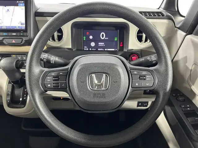 ホンダ Ｎ ＢＯＸ 佐賀県 2025(令7)年 0.3万km プラチナホワイトパール ディーラー純正8インチナビ/＜BT/UCB/FM/AM＞/バックカメラ/フルセグTV/両側パワースライドドア/ETC/純正ドライブレコーダー/電動パーキングブレーキ/シートヒーター/ホンダセンシング/●衝突軽減ブレーキ（CMBS）/●先行車発進お知らせ機能/●歩行者事故低減ステアリング/●路外逸脱抑制機能/●標識認識機能/●渋滞追従機能付アダプティブクルーズコントロール（ACC）/●車線維持支援システム（LKAS）/●誤発進抑制機能/●後方誤発進抑制機能/●近距離衝突軽減ブレーキ/●急アクセル抑制機能/●パーキングセンサーシステム/●オートハイビーム