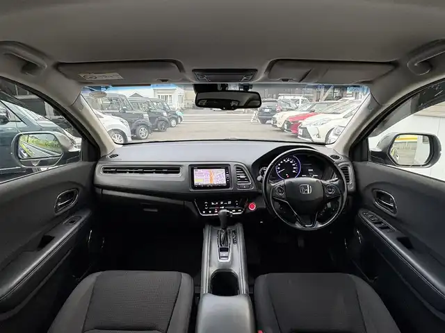 ホンダ ヴェゼル X ホンダセンシング 三重県 2018(平30)年 7.8万km クリスタルブラックパール ホンダセンシング/・衝突軽減ブレーキ(CMBS)/・誤発進抑制機能/・歩行者事故低減ステアリング/・路外逸脱抑制機能/・先行車発進お知らせ機能/・標識認識機能/・アダプティブクルーズコントロール/・LKAS(車線維持支援システム)/オートブレーキホールド/アイドリングストップ/スマートキー×2/プッシュスタート/純正インターナビ/・SD・USB・CD/・フルセグ・DVD再生/・Bluetoothオーディオ/・バックカメラ/ドライブレコーダー/ルーフレール/純正16インチAW/LEDヘッドライト/フォグライト/オートライト/ウィンカーミラー/オートリトラクタブルミラー/革巻ステアリング/ステアリングスイッチ/ビルトインETC/プライバシーガラス/フロアマット/ドアバイザー/サイド/カーテンエアバック