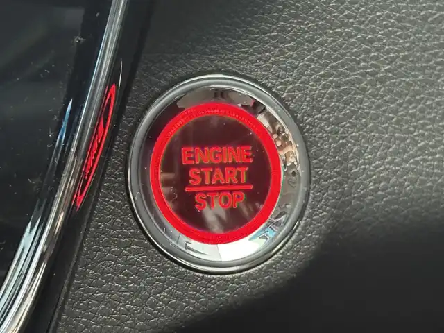 ホンダ ヴェゼル X ホンダセンシング 三重県 2018(平30)年 7.8万km クリスタルブラックパール ホンダセンシング/・衝突軽減ブレーキ(CMBS)/・誤発進抑制機能/・歩行者事故低減ステアリング/・路外逸脱抑制機能/・先行車発進お知らせ機能/・標識認識機能/・アダプティブクルーズコントロール/・LKAS(車線維持支援システム)/オートブレーキホールド/アイドリングストップ/スマートキー×2/プッシュスタート/純正インターナビ/・SD・USB・CD/・フルセグ・DVD再生/・Bluetoothオーディオ/・バックカメラ/ドライブレコーダー/ルーフレール/純正16インチAW/LEDヘッドライト/フォグライト/オートライト/ウィンカーミラー/オートリトラクタブルミラー/革巻ステアリング/ステアリングスイッチ/ビルトインETC/プライバシーガラス/フロアマット/ドアバイザー/サイド/カーテンエアバック