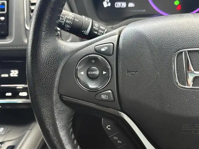 ホンダ ヴェゼル X ホンダセンシング 三重県 2018(平30)年 7.8万km クリスタルブラックパール ホンダセンシング/・衝突軽減ブレーキ(CMBS)/・誤発進抑制機能/・歩行者事故低減ステアリング/・路外逸脱抑制機能/・先行車発進お知らせ機能/・標識認識機能/・アダプティブクルーズコントロール/・LKAS(車線維持支援システム)/オートブレーキホールド/アイドリングストップ/スマートキー×2/プッシュスタート/純正インターナビ/・SD・USB・CD/・フルセグ・DVD再生/・Bluetoothオーディオ/・バックカメラ/ドライブレコーダー/ルーフレール/純正16インチAW/LEDヘッドライト/フォグライト/オートライト/ウィンカーミラー/オートリトラクタブルミラー/革巻ステアリング/ステアリングスイッチ/ビルトインETC/プライバシーガラス/フロアマット/ドアバイザー/サイド/カーテンエアバック