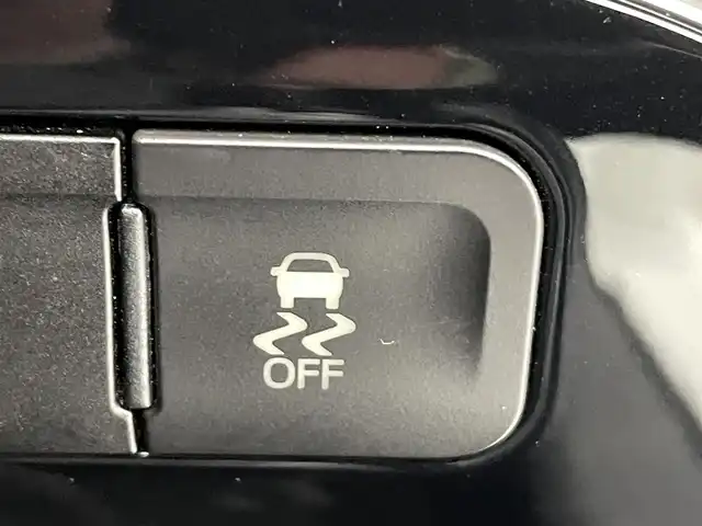 トヨタ プリウス S ツーリングセレクション 熊本県 2018(平30)年 9.1万km ホワイトパールクリスタルシャイン モデリスタエアロ　/社外ナビCN-RE07WD（ＣＤ・ＤＶＤ・フルセグ・ＢＴ・ＳＤ・ｉｐｏｄ）/バックカメラ　/ＥＴＣ　/前席シートヒーター　/横滑り防止　/ドアバイザー/純正フロアマット　/純正１７インチＡＷ　/オートライト　/ＬＥＤヘッドライト/フォグランプ/スマートキー/プッシュスタート