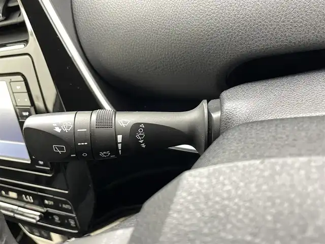 トヨタ プリウス S ツーリングセレクション 熊本県 2018(平30)年 9.1万km ホワイトパールクリスタルシャイン モデリスタエアロ　/社外ナビCN-RE07WD（ＣＤ・ＤＶＤ・フルセグ・ＢＴ・ＳＤ・ｉｐｏｄ）/バックカメラ　/ＥＴＣ　/前席シートヒーター　/横滑り防止　/ドアバイザー/純正フロアマット　/純正１７インチＡＷ　/オートライト　/ＬＥＤヘッドライト/フォグランプ/スマートキー/プッシュスタート