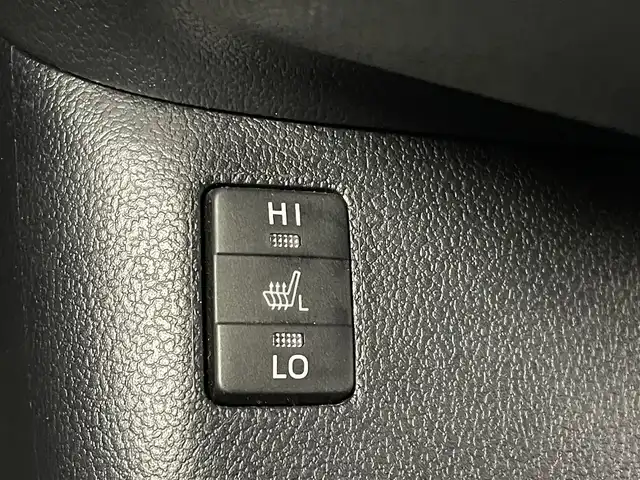 トヨタ プリウス S ツーリングセレクション 熊本県 2018(平30)年 9.1万km ホワイトパールクリスタルシャイン モデリスタエアロ　/社外ナビCN-RE07WD（ＣＤ・ＤＶＤ・フルセグ・ＢＴ・ＳＤ・ｉｐｏｄ）/バックカメラ　/ＥＴＣ　/前席シートヒーター　/横滑り防止　/ドアバイザー/純正フロアマット　/純正１７インチＡＷ　/オートライト　/ＬＥＤヘッドライト/フォグランプ/スマートキー/プッシュスタート