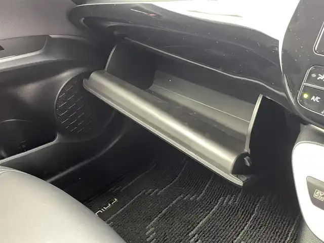 トヨタ プリウス S ツーリングセレクション 熊本県 2018(平30)年 9.1万km ホワイトパールクリスタルシャイン モデリスタエアロ　/社外ナビCN-RE07WD（ＣＤ・ＤＶＤ・フルセグ・ＢＴ・ＳＤ・ｉｐｏｄ）/バックカメラ　/ＥＴＣ　/前席シートヒーター　/横滑り防止　/ドアバイザー/純正フロアマット　/純正１７インチＡＷ　/オートライト　/ＬＥＤヘッドライト/フォグランプ/スマートキー/プッシュスタート