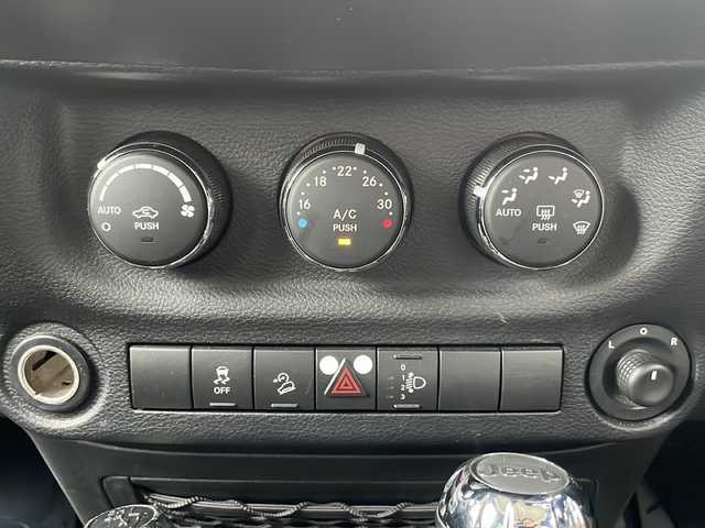 クライスラー・ジープ ジープ ラングラー アンリミテッド サハラ 愛知県 2012(平24)年 7.6万km 緑 ワンオーナー/キーレス/純正CDオーディオ/サイドカメラ/クルーズコントロール/ダウンヒルアシスト/サイドステップ/JEPPESEN（ジェップセン）MJCR#216　17インチホール/ステアリングスイッチ/ハロゲンヘッドライト/フォグランプ/ETC/オートライト/純正ラバーマット/点検整備記録簿（ディーラーH27・29）/（その他R1・R3・R5)