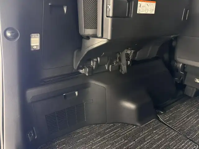 トヨタ アルファード S タイプゴールド 三重県 2020(令2)年 4.5万km ホワイトパールクリスタルシャイン ガソリン/FF/MTモード付インパネCVT/純正 9インチディスプレイオーディオ（ナビ搭載）/（AM/FM/CD・DVD*/USB/iPod/Bluetooth/TV*/Miracast/AppleCarPlay/AndroidAuto）*…OP/12.1インチ 後席モニター V12T-R68C/バックガイドモニター/両側パワースライドドア/ダウンサス/ドライブレコーダー 前後/ETC2.0/Toyota Safety Sense/●プリクラッシュセーフティ/●レーントレーシングアシスト/●レーダークルコン/●ロードサインアシスト/●アダプティブハイビームシステム/・ブラインドスポットモニター＋リヤクロストラフィックアラート*/・先行車発進告知機能/・クリアランスソナー/・パーキングサポートブレーキ（前後静止物・後方接近車両）/・など/装備/・デジタルインナーミラー*/3眼LEDヘッドランプ/・ハーフレザーシート/・左右＆後席独立オートエアコン/・パワーバックドア/・オットマンシート（2nd）/・AC100Vコンセント（100W）/・ステアリングスイッチ/・電子パーキングブレーキ＆ブレーキホールド/・オートライト/・純正18inAW/・保/取/ナビ取/・スマートキーx2/など