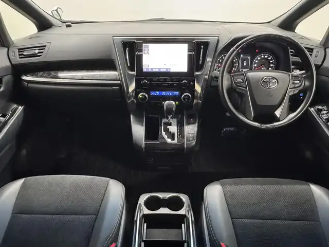 トヨタ アルファード S タイプゴールド 三重県 2020(令2)年 4.5万km ホワイトパールクリスタルシャイン ガソリン/FF/MTモード付インパネCVT/純正 9インチディスプレイオーディオ（ナビ搭載）/（AM/FM/CD・DVD*/USB/iPod/Bluetooth/TV*/Miracast/AppleCarPlay/AndroidAuto）*…OP/12.1インチ 後席モニター V12T-R68C/バックガイドモニター/両側パワースライドドア/ダウンサス/ドライブレコーダー 前後/ETC2.0/Toyota Safety Sense/●プリクラッシュセーフティ/●レーントレーシングアシスト/●レーダークルコン/●ロードサインアシスト/●アダプティブハイビームシステム/・ブラインドスポットモニター＋リヤクロストラフィックアラート*/・先行車発進告知機能/・クリアランスソナー/・パーキングサポートブレーキ（前後静止物・後方接近車両）/・など/装備/・デジタルインナーミラー*/3眼LEDヘッドランプ/・ハーフレザーシート/・左右＆後席独立オートエアコン/・パワーバックドア/・オットマンシート（2nd）/・AC100Vコンセント（100W）/・ステアリングスイッチ/・電子パーキングブレーキ＆ブレーキホールド/・オートライト/・純正18inAW/・保/取/ナビ取/・スマートキーx2/など