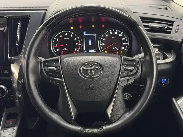 トヨタ アルファード S タイプゴールド 三重県 2020(令2)年 4.5万km ホワイトパールクリスタルシャイン ガソリン/FF/MTモード付インパネCVT/純正 9インチディスプレイオーディオ（ナビ搭載）/（AM/FM/CD・DVD*/USB/iPod/Bluetooth/TV*/Miracast/AppleCarPlay/AndroidAuto）*…OP/12.1インチ 後席モニター V12T-R68C/バックガイドモニター/両側パワースライドドア/ダウンサス/ドライブレコーダー 前後/ETC2.0/Toyota Safety Sense/●プリクラッシュセーフティ/●レーントレーシングアシスト/●レーダークルコン/●ロードサインアシスト/●アダプティブハイビームシステム/・ブラインドスポットモニター＋リヤクロストラフィックアラート*/・先行車発進告知機能/・クリアランスソナー/・パーキングサポートブレーキ（前後静止物・後方接近車両）/・など/装備/・デジタルインナーミラー*/3眼LEDヘッドランプ/・ハーフレザーシート/・左右＆後席独立オートエアコン/・パワーバックドア/・オットマンシート（2nd）/・AC100Vコンセント（100W）/・ステアリングスイッチ/・電子パーキングブレーキ＆ブレーキホールド/・オートライト/・純正18inAW/・保/取/ナビ取/・スマートキーx2/など