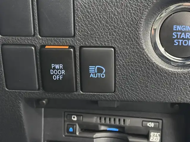 トヨタ アルファード S タイプゴールド 三重県 2020(令2)年 4.5万km ホワイトパールクリスタルシャイン ガソリン/FF/MTモード付インパネCVT/純正 9インチディスプレイオーディオ（ナビ搭載）/（AM/FM/CD・DVD*/USB/iPod/Bluetooth/TV*/Miracast/AppleCarPlay/AndroidAuto）*…OP/12.1インチ 後席モニター V12T-R68C/バックガイドモニター/両側パワースライドドア/ダウンサス/ドライブレコーダー 前後/ETC2.0/Toyota Safety Sense/●プリクラッシュセーフティ/●レーントレーシングアシスト/●レーダークルコン/●ロードサインアシスト/●アダプティブハイビームシステム/・ブラインドスポットモニター＋リヤクロストラフィックアラート*/・先行車発進告知機能/・クリアランスソナー/・パーキングサポートブレーキ（前後静止物・後方接近車両）/・など/装備/・デジタルインナーミラー*/3眼LEDヘッドランプ/・ハーフレザーシート/・左右＆後席独立オートエアコン/・パワーバックドア/・オットマンシート（2nd）/・AC100Vコンセント（100W）/・ステアリングスイッチ/・電子パーキングブレーキ＆ブレーキホールド/・オートライト/・純正18inAW/・保/取/ナビ取/・スマートキーx2/など