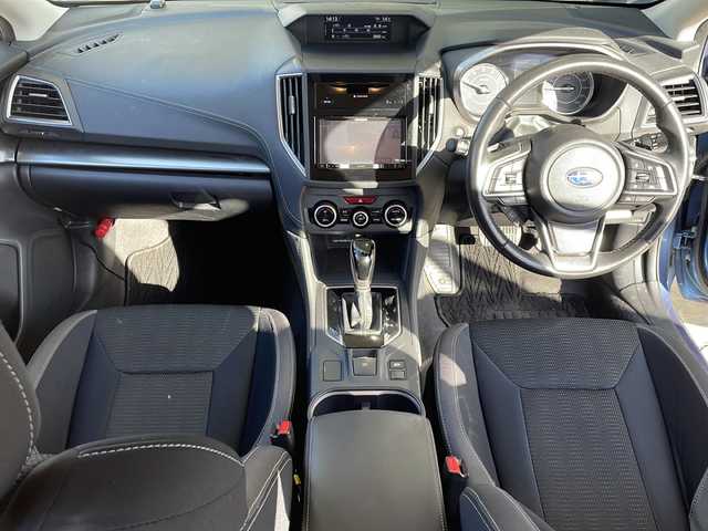 スバル インプレッサ スポーツ 2．0i－Lアイサイト 静岡県 2017(平29)年 8.2万km クォーツブルーP 社外メモリナビ/・CD/・DVD/・フルセグＴＶ/・Bluetooth/・USB/・AM/・FM/主要装備/・ルーフキャリア/・衝突軽減/・レーンキープ/・追従クルコン/・バックカメラ/・ETC/・ドラレコ前/・パドルシフト/・ステリモ/・オートライト/・フォグランプ　/・ダウンヒルアシスト/・社外フロアマット/・純正アルミホイール