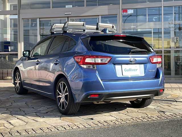 スバル インプレッサ スポーツ 2．0i－Lアイサイト 静岡県 2017(平29)年 8.2万km クォーツブルーP 社外メモリナビ/・CD/・DVD/・フルセグＴＶ/・Bluetooth/・USB/・AM/・FM/主要装備/・ルーフキャリア/・衝突軽減/・レーンキープ/・追従クルコン/・バックカメラ/・ETC/・ドラレコ前/・パドルシフト/・ステリモ/・オートライト/・フォグランプ　/・ダウンヒルアシスト/・社外フロアマット/・純正アルミホイール