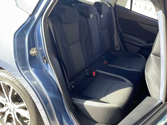 スバル インプレッサ スポーツ 2．0i－Lアイサイト 静岡県 2017(平29)年 8.2万km クォーツブルーP 社外メモリナビ/・CD/・DVD/・フルセグＴＶ/・Bluetooth/・USB/・AM/・FM/主要装備/・ルーフキャリア/・衝突軽減/・レーンキープ/・追従クルコン/・バックカメラ/・ETC/・ドラレコ前/・パドルシフト/・ステリモ/・オートライト/・フォグランプ　/・ダウンヒルアシスト/・社外フロアマット/・純正アルミホイール