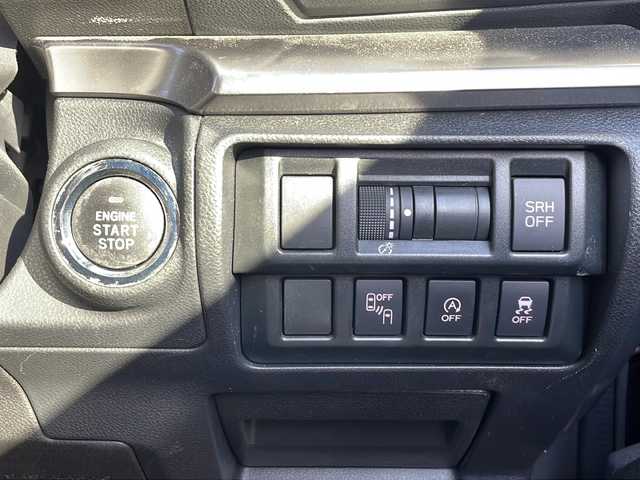 スバル インプレッサ スポーツ 2．0i－Lアイサイト 静岡県 2017(平29)年 8.2万km クォーツブルーP 社外メモリナビ/・CD/・DVD/・フルセグＴＶ/・Bluetooth/・USB/・AM/・FM/主要装備/・ルーフキャリア/・衝突軽減/・レーンキープ/・追従クルコン/・バックカメラ/・ETC/・ドラレコ前/・パドルシフト/・ステリモ/・オートライト/・フォグランプ　/・ダウンヒルアシスト/・社外フロアマット/・純正アルミホイール