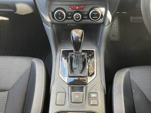 スバル インプレッサ スポーツ 2．0i－Lアイサイト 静岡県 2017(平29)年 8.2万km クォーツブルーP 社外メモリナビ/・CD/・DVD/・フルセグＴＶ/・Bluetooth/・USB/・AM/・FM/主要装備/・ルーフキャリア/・衝突軽減/・レーンキープ/・追従クルコン/・バックカメラ/・ETC/・ドラレコ前/・パドルシフト/・ステリモ/・オートライト/・フォグランプ　/・ダウンヒルアシスト/・社外フロアマット/・純正アルミホイール