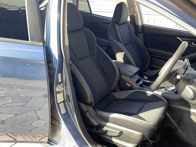 スバル インプレッサ スポーツ 2．0i－Lアイサイト 静岡県 2017(平29)年 8.2万km クォーツブルーP 社外メモリナビ/・CD/・DVD/・フルセグＴＶ/・Bluetooth/・USB/・AM/・FM/主要装備/・ルーフキャリア/・衝突軽減/・レーンキープ/・追従クルコン/・バックカメラ/・ETC/・ドラレコ前/・パドルシフト/・ステリモ/・オートライト/・フォグランプ　/・ダウンヒルアシスト/・社外フロアマット/・純正アルミホイール