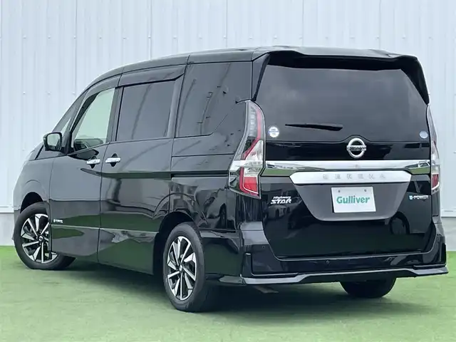 日産 セレナ e－パワー ハイウェイスター V 香川県 2021(令3)年 5.1万km ダイヤモンドブラック プロパイロット/　エマージェンシーブレーキ/　前方予測警報/　アダプティブLEDヘッドライト/　車線逸脱防止支援システム/　車線逸脱警報/　後側方衝突防止支援システム/　後側方車両検知警報/　標識検知機能/　後退時車両検知警報/　インテリジェントアラウンドビューモニター/社外9インチメモリーナビ /Bluetooth/フルセグTV/CD/DVD/HDMI/AUX/純正デジタルインナーミラー/フリップダウンモニター/ビルトインETC/両側パワースライドドア/シートヒーター(D/N席)/ステアリングヒーター/社外ドライブレコーダー/電動パーキングブレーキ(HOLDスイッチ付)/ドアバイザー/スマートキー/プッシュスタート/フロアマット