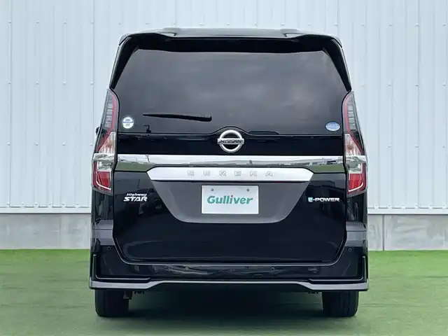 日産 セレナ e－パワー ハイウェイスター V 香川県 2021(令3)年 5.1万km ダイヤモンドブラック プロパイロット/　エマージェンシーブレーキ/　前方予測警報/　アダプティブLEDヘッドライト/　車線逸脱防止支援システム/　車線逸脱警報/　後側方衝突防止支援システム/　後側方車両検知警報/　標識検知機能/　後退時車両検知警報/　インテリジェントアラウンドビューモニター/社外9インチメモリーナビ /Bluetooth/フルセグTV/CD/DVD/HDMI/AUX/純正デジタルインナーミラー/フリップダウンモニター/ビルトインETC/両側パワースライドドア/シートヒーター(D/N席)/ステアリングヒーター/社外ドライブレコーダー/電動パーキングブレーキ(HOLDスイッチ付)/ドアバイザー/スマートキー/プッシュスタート/フロアマット