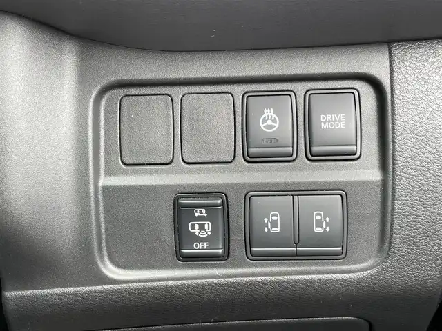 日産 セレナ e－パワー ハイウェイスター V 香川県 2021(令3)年 5.1万km ダイヤモンドブラック プロパイロット/　エマージェンシーブレーキ/　前方予測警報/　アダプティブLEDヘッドライト/　車線逸脱防止支援システム/　車線逸脱警報/　後側方衝突防止支援システム/　後側方車両検知警報/　標識検知機能/　後退時車両検知警報/　インテリジェントアラウンドビューモニター/社外9インチメモリーナビ /Bluetooth/フルセグTV/CD/DVD/HDMI/AUX/純正デジタルインナーミラー/フリップダウンモニター/ビルトインETC/両側パワースライドドア/シートヒーター(D/N席)/ステアリングヒーター/社外ドライブレコーダー/電動パーキングブレーキ(HOLDスイッチ付)/ドアバイザー/スマートキー/プッシュスタート/フロアマット