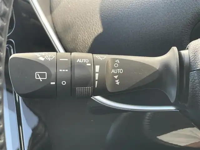 トヨタ プリウス A プレミアム　ツーリングセレ 滋賀県 2019(令1)年 4.9万km エモーショナルレッドⅡ Toyota Safety Sense/・プリクラッシュセーフティ/・レーンディパーチャーアラート/・先行車発進告知機能/・オートマチックハイビーム/・レーダークルーズコントロール/・クリアランスソナー/・パーキングサポートブレーキ/・ブラインドスポットモニター/・ヘッドアップディスプレイ/９型純正ナビ/フルセグTV/バックカメラ/パワーシート/ETC/LEDヘッドライト/オートライト/17インチ純正アルミホイール/純正フロアマット/シートヒーター/ベンチレーションシート