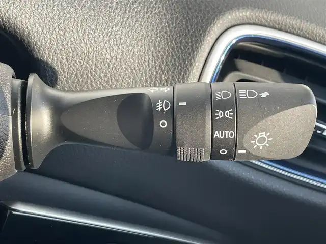 トヨタ プリウス A プレミアム　ツーリングセレ 滋賀県 2019(令1)年 4.9万km エモーショナルレッドⅡ Toyota Safety Sense/・プリクラッシュセーフティ/・レーンディパーチャーアラート/・先行車発進告知機能/・オートマチックハイビーム/・レーダークルーズコントロール/・クリアランスソナー/・パーキングサポートブレーキ/・ブラインドスポットモニター/・ヘッドアップディスプレイ/９型純正ナビ/フルセグTV/バックカメラ/パワーシート/ETC/LEDヘッドライト/オートライト/17インチ純正アルミホイール/純正フロアマット/シートヒーター/ベンチレーションシート