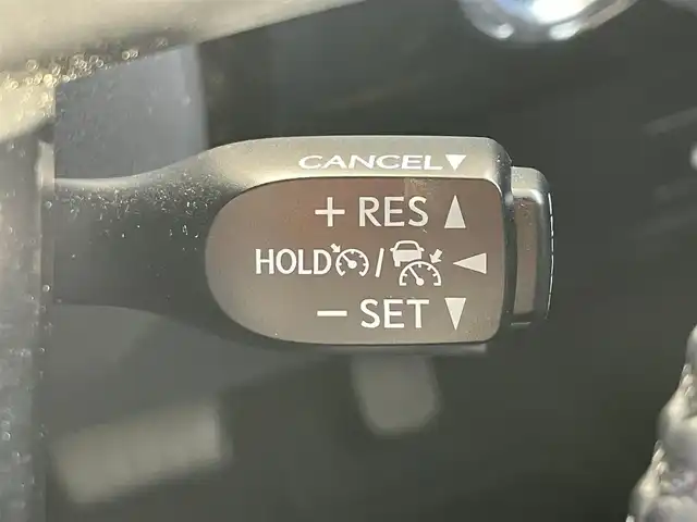 トヨタ プリウス A プレミアム　ツーリングセレ 滋賀県 2019(令1)年 4.9万km エモーショナルレッドⅡ Toyota Safety Sense/・プリクラッシュセーフティ/・レーンディパーチャーアラート/・先行車発進告知機能/・オートマチックハイビーム/・レーダークルーズコントロール/・クリアランスソナー/・パーキングサポートブレーキ/・ブラインドスポットモニター/・ヘッドアップディスプレイ/９型純正ナビ/フルセグTV/バックカメラ/パワーシート/ETC/LEDヘッドライト/オートライト/17インチ純正アルミホイール/純正フロアマット/シートヒーター/ベンチレーションシート