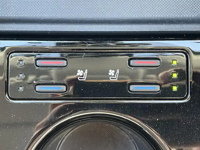 トヨタ プリウス A プレミアム　ツーリングセレ 滋賀県 2019(令1)年 4.9万km エモーショナルレッドⅡ Toyota Safety Sense/・プリクラッシュセーフティ/・レーンディパーチャーアラート/・先行車発進告知機能/・オートマチックハイビーム/・レーダークルーズコントロール/・クリアランスソナー/・パーキングサポートブレーキ/・ブラインドスポットモニター/・ヘッドアップディスプレイ/９型純正ナビ/フルセグTV/バックカメラ/パワーシート/ETC/LEDヘッドライト/オートライト/17インチ純正アルミホイール/純正フロアマット/シートヒーター/ベンチレーションシート