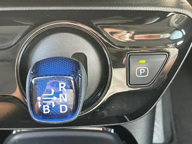 トヨタ プリウス A プレミアム　ツーリングセレ 滋賀県 2019(令1)年 4.9万km エモーショナルレッドⅡ Toyota Safety Sense/・プリクラッシュセーフティ/・レーンディパーチャーアラート/・先行車発進告知機能/・オートマチックハイビーム/・レーダークルーズコントロール/・クリアランスソナー/・パーキングサポートブレーキ/・ブラインドスポットモニター/・ヘッドアップディスプレイ/９型純正ナビ/フルセグTV/バックカメラ/パワーシート/ETC/LEDヘッドライト/オートライト/17インチ純正アルミホイール/純正フロアマット/シートヒーター/ベンチレーションシート