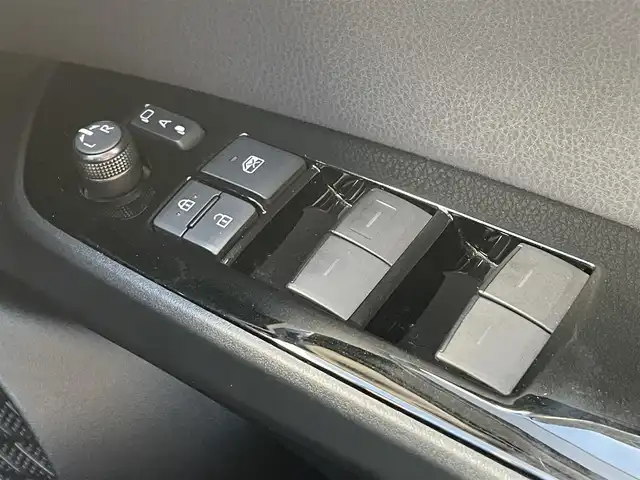 トヨタ プリウス A プレミアム　ツーリングセレ 滋賀県 2019(令1)年 4.9万km エモーショナルレッドⅡ Toyota Safety Sense/・プリクラッシュセーフティ/・レーンディパーチャーアラート/・先行車発進告知機能/・オートマチックハイビーム/・レーダークルーズコントロール/・クリアランスソナー/・パーキングサポートブレーキ/・ブラインドスポットモニター/・ヘッドアップディスプレイ/９型純正ナビ/フルセグTV/バックカメラ/パワーシート/ETC/LEDヘッドライト/オートライト/17インチ純正アルミホイール/純正フロアマット/シートヒーター/ベンチレーションシート