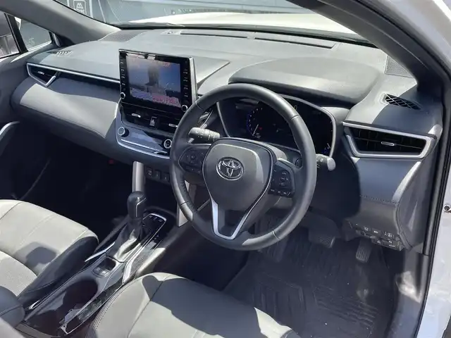 トヨタ カローラ クロス ハイブリッド Z 愛知県 2023(令5)年 2.2万km プラチナホワイトパールマイカ ワンオーナー/ガラスルーフ/トヨタセーフティセンス/純正ディスプレイオーディオ/全方位カメラ/フルセグＴＶ/Ｂｌｕｅｔｏｏｔｈ/レーダークルーズ/ブラインドスポットモニター/パワーバックドア/ハーフレザーシート/前席シートヒーター/純正１８インチアルミホイール/前後ドライブレコーダー/レーンキープアシスト/ルーフレール/LEDヘッドライト/ETC