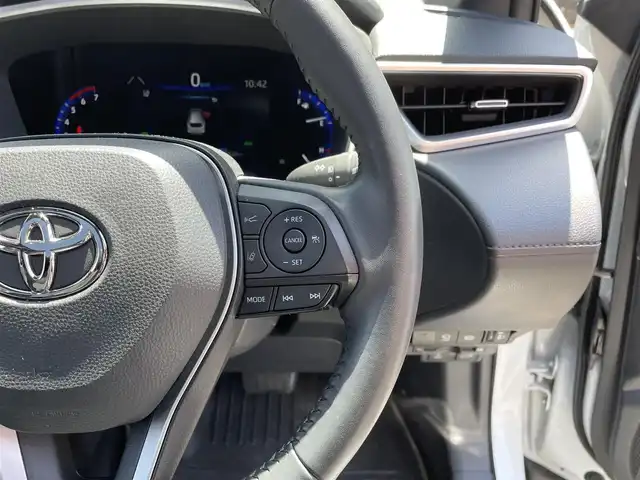 トヨタ カローラ クロス ハイブリッド Z 愛知県 2023(令5)年 2.2万km プラチナホワイトパールマイカ ワンオーナー/ガラスルーフ/トヨタセーフティセンス/純正ディスプレイオーディオ/全方位カメラ/フルセグＴＶ/Ｂｌｕｅｔｏｏｔｈ/レーダークルーズ/ブラインドスポットモニター/パワーバックドア/ハーフレザーシート/前席シートヒーター/純正１８インチアルミホイール/前後ドライブレコーダー/レーンキープアシスト/ルーフレール/LEDヘッドライト/ETC