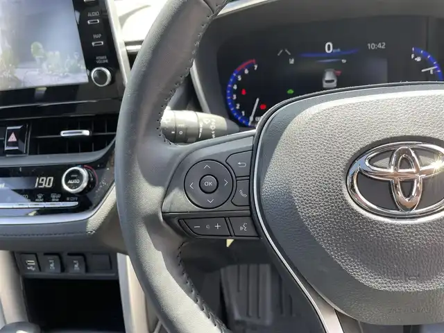 トヨタ カローラ クロス ハイブリッド Z 愛知県 2023(令5)年 2.2万km プラチナホワイトパールマイカ ワンオーナー/ガラスルーフ/トヨタセーフティセンス/純正ディスプレイオーディオ/全方位カメラ/フルセグＴＶ/Ｂｌｕｅｔｏｏｔｈ/レーダークルーズ/ブラインドスポットモニター/パワーバックドア/ハーフレザーシート/前席シートヒーター/純正１８インチアルミホイール/前後ドライブレコーダー/レーンキープアシスト/ルーフレール/LEDヘッドライト/ETC