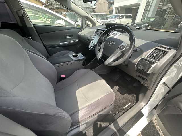 トヨタ プリウス α S Lセレクション 宮崎県 2012(平24)年 10.2万km ホワイトパールクリスタルシャイン /ナビ(NHZN-X62G)//TV/CD/DVD/Bluetooth//バックカメラ//ビルトインETC//純正フロアマット//社外アルミホイール//ドアバイザー//プッシュスタート//電格ウィンカーミラー//ステアリングスイッチ//ヘッドライトレベライザー//オートライト//スペアキー×１