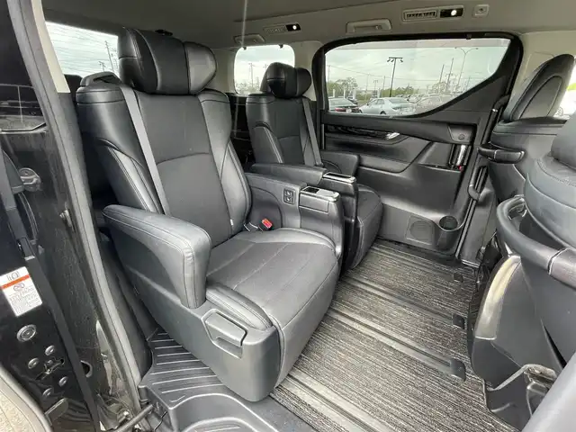 トヨタ アルファード S Cパッケージ 道央・札幌 2019(平31)年 8万km ブラック ４WD/社外メモリーナビ/CD/DVD/BT/フルセグ/社外フリップダウンモニター/トヨタセーフティセンス/プリクラッシュセーフティ/横滑り防止装置/レーダークルーズコントロール/レーンキープアシスト/クリアランスソナー/ブラインドスポットモニター/パーキングサポートブレーキ/ロードサインアシスト/バックカメラ/ビルトインETC/アイドリングストップ/ECOMODE/デジタルインナーミラー/両側パワースライドドア/パワーバックドア/前席/２列目パワーシート/前席シートヒーター/前席エアシート/D席メモリーシート/N席/２列目オットマン/レザーシート/革巻きウッドコンビステアリング/ステアリングリモコン/AC100V/電動パーキング/ブレーキホールド/MTモード付AT/nanoe/プッシュスタート/スマートキー/LEDヘッドライト/オートライト/オートハイビーム/フォグランプ/電動格納ミラー/ウィンカーミラー/純正フロアマット/ドアバイザー/スペアキー