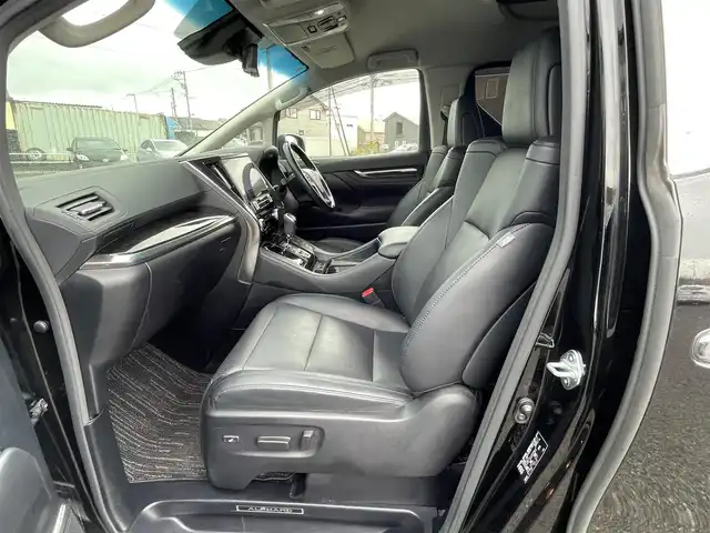 トヨタ アルファード S Cパッケージ 道央・札幌 2019(平31)年 8万km ブラック ４WD/社外メモリーナビ/CD/DVD/BT/フルセグ/社外フリップダウンモニター/トヨタセーフティセンス/プリクラッシュセーフティ/横滑り防止装置/レーダークルーズコントロール/レーンキープアシスト/クリアランスソナー/ブラインドスポットモニター/パーキングサポートブレーキ/ロードサインアシスト/バックカメラ/ビルトインETC/アイドリングストップ/ECOMODE/デジタルインナーミラー/両側パワースライドドア/パワーバックドア/前席/２列目パワーシート/前席シートヒーター/前席エアシート/D席メモリーシート/N席/２列目オットマン/レザーシート/革巻きウッドコンビステアリング/ステアリングリモコン/AC100V/電動パーキング/ブレーキホールド/MTモード付AT/nanoe/プッシュスタート/スマートキー/LEDヘッドライト/オートライト/オートハイビーム/フォグランプ/電動格納ミラー/ウィンカーミラー/純正フロアマット/ドアバイザー/スペアキー