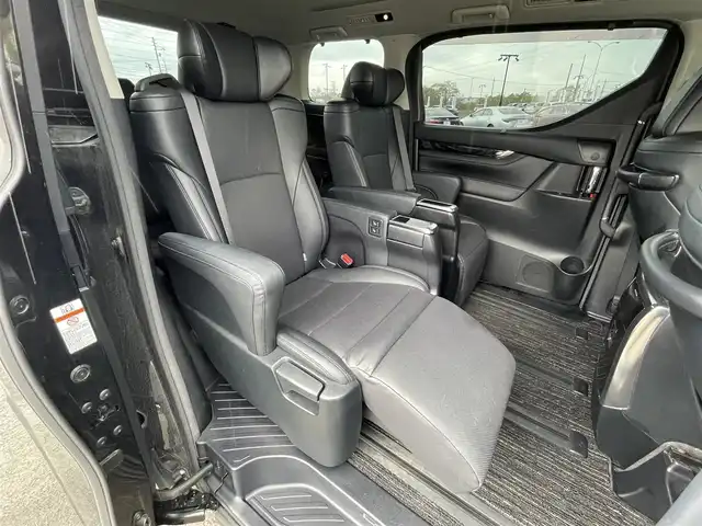 トヨタ アルファード S Cパッケージ 道央・札幌 2019(平31)年 8万km ブラック ４WD/社外メモリーナビ/CD/DVD/BT/フルセグ/社外フリップダウンモニター/トヨタセーフティセンス/プリクラッシュセーフティ/横滑り防止装置/レーダークルーズコントロール/レーンキープアシスト/クリアランスソナー/ブラインドスポットモニター/パーキングサポートブレーキ/ロードサインアシスト/バックカメラ/ビルトインETC/アイドリングストップ/ECOMODE/デジタルインナーミラー/両側パワースライドドア/パワーバックドア/前席/２列目パワーシート/前席シートヒーター/前席エアシート/D席メモリーシート/N席/２列目オットマン/レザーシート/革巻きウッドコンビステアリング/ステアリングリモコン/AC100V/電動パーキング/ブレーキホールド/MTモード付AT/nanoe/プッシュスタート/スマートキー/LEDヘッドライト/オートライト/オートハイビーム/フォグランプ/電動格納ミラー/ウィンカーミラー/純正フロアマット/ドアバイザー/スペアキー