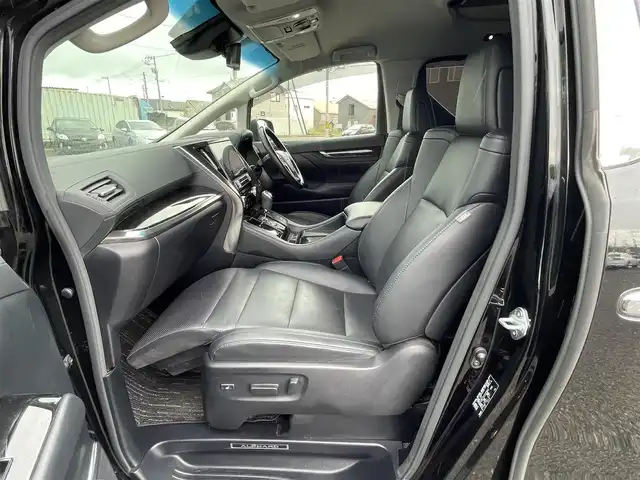 トヨタ アルファード S Cパッケージ 道央・札幌 2019(平31)年 8万km ブラック ４WD/社外メモリーナビ/CD/DVD/BT/フルセグ/社外フリップダウンモニター/トヨタセーフティセンス/プリクラッシュセーフティ/横滑り防止装置/レーダークルーズコントロール/レーンキープアシスト/クリアランスソナー/ブラインドスポットモニター/パーキングサポートブレーキ/ロードサインアシスト/バックカメラ/ビルトインETC/アイドリングストップ/ECOMODE/デジタルインナーミラー/両側パワースライドドア/パワーバックドア/前席/２列目パワーシート/前席シートヒーター/前席エアシート/D席メモリーシート/N席/２列目オットマン/レザーシート/革巻きウッドコンビステアリング/ステアリングリモコン/AC100V/電動パーキング/ブレーキホールド/MTモード付AT/nanoe/プッシュスタート/スマートキー/LEDヘッドライト/オートライト/オートハイビーム/フォグランプ/電動格納ミラー/ウィンカーミラー/純正フロアマット/ドアバイザー/スペアキー